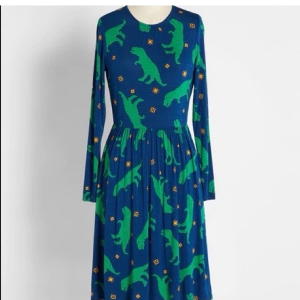 MODCLOTH  stretch knit long sleeved Dino dress size XL